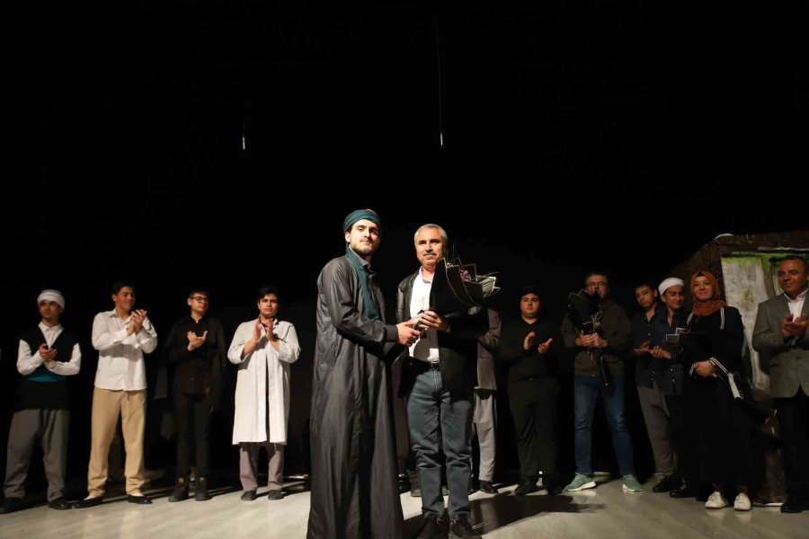 ’bir Gönül Yolculuğu Yunus Emre’ Oyunu İzleyicilerden Tam Not Aldı