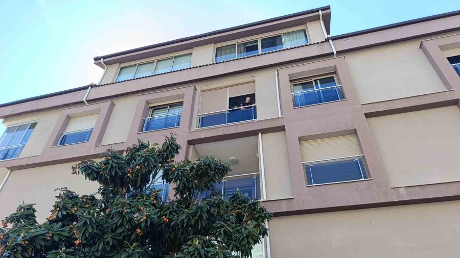 Ocakta Unutulan Düdüklü Tencerenin Dumanları İtfaiyeyi Alarma Geçirdi