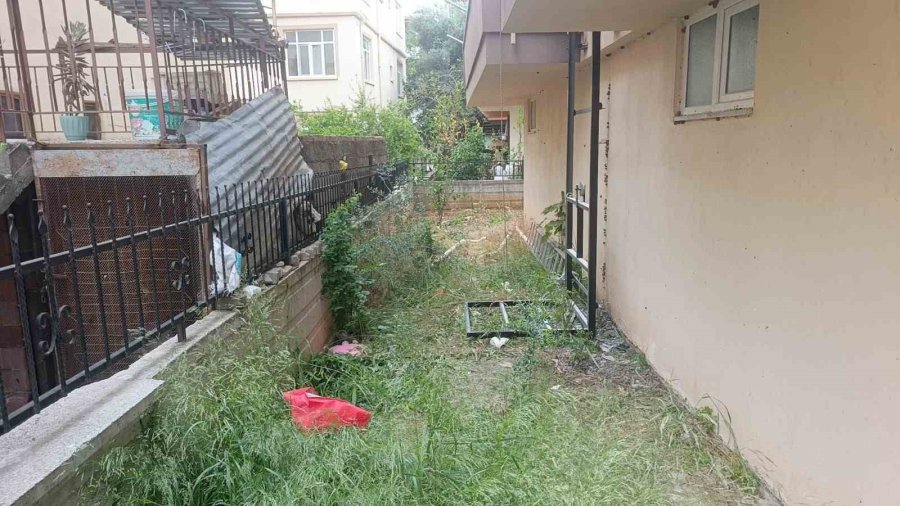 Yük Asansörü Kurulumu Yapan Ustanın İskeleden Düşme Anı Kamerada