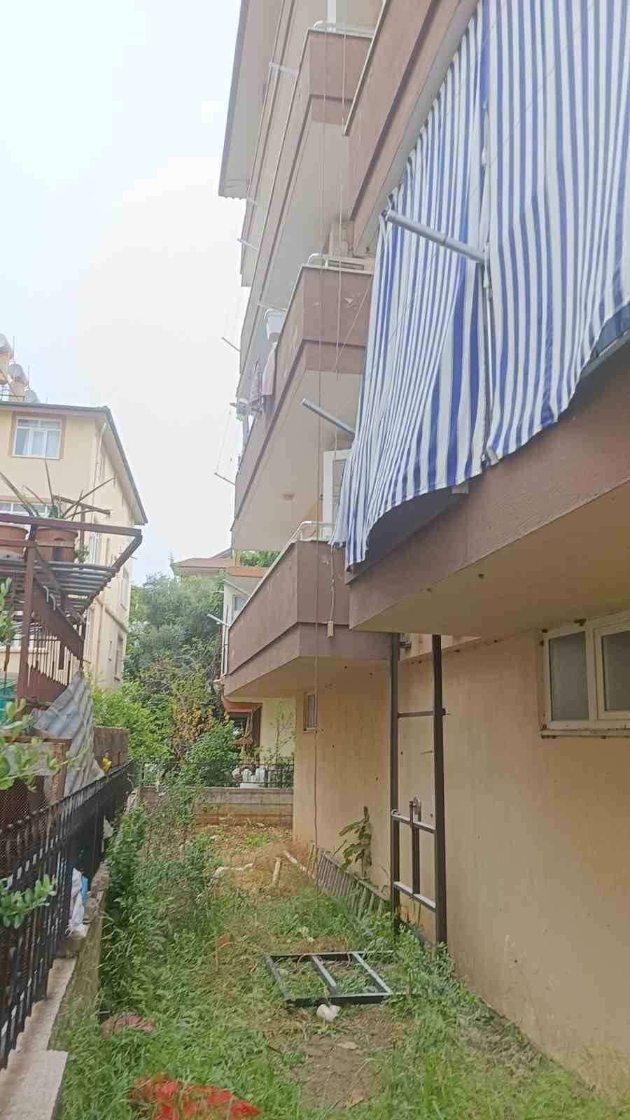 Yük Asansörü Kurulumu Yapan Ustanın İskeleden Düşme Anı Kamerada