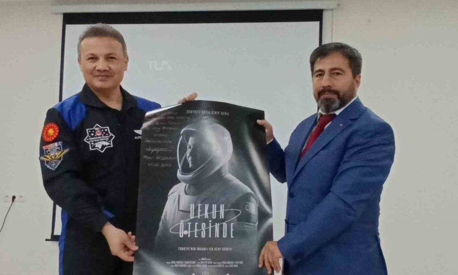 Türkiye’nin İlk Astronotu Alper Gezeravcı, Anamur’da Öğrencilerle Buluştu