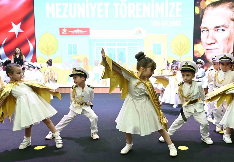 Antalya Osb’nin Minikleri Mezuniyet Sevincini Kep Atarak Kutladı