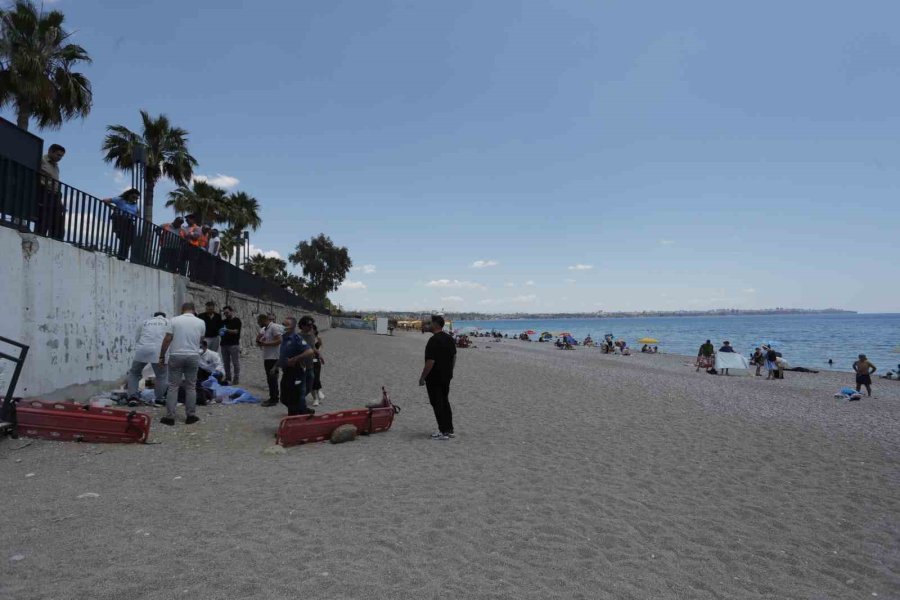 Evsiz Adam Konyaaltı Sahili’nde Ölü Bulundu