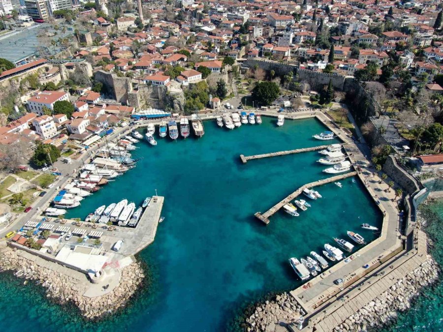 Antalya’da Yangın Güvenliği Sebebiyle Ruhsatları Askıya Alınan Tesislerden Biri Mühürlendi