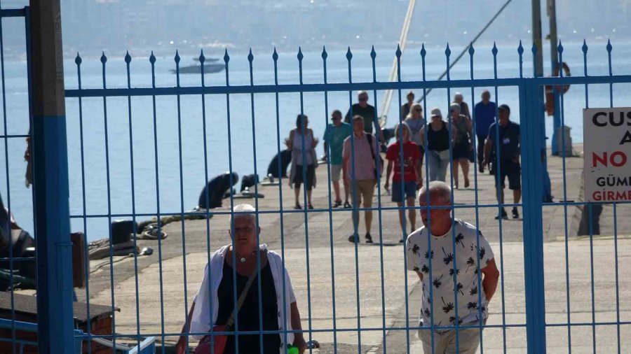 Bahama Bandıralı Kruvaziyer Alanya’ya Demirledi