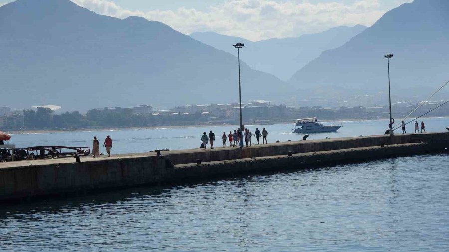 Bahama Bandıralı Kruvaziyer Alanya’ya Demirledi
