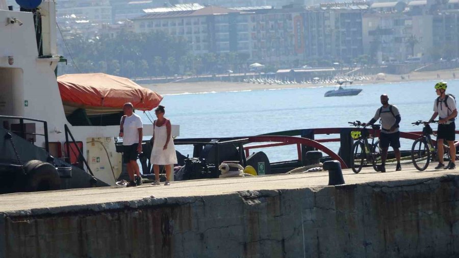 Bahama Bandıralı Kruvaziyer Alanya’ya Demirledi