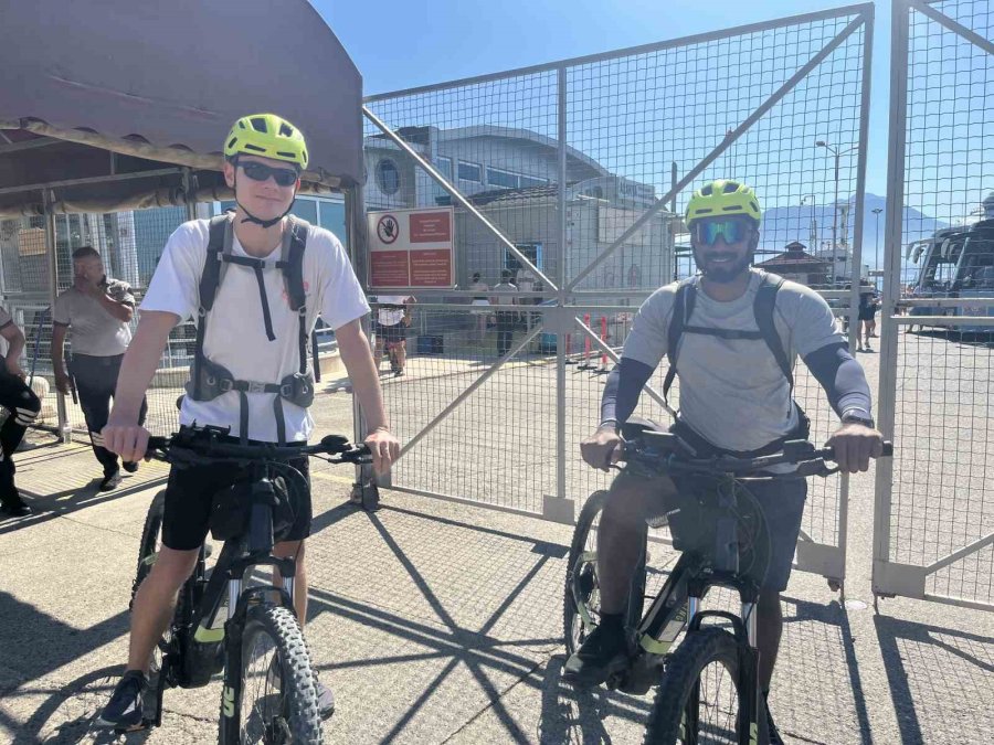 Bahama Bandıralı Kruvaziyer Alanya’ya Demirledi