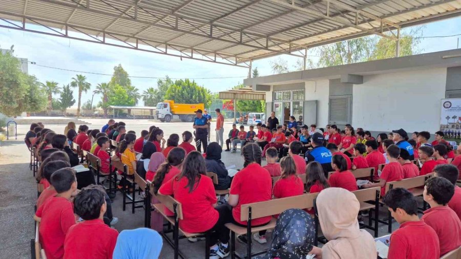 Mersin Polisi Öğrenciler İçin Okuma Etkinliği Düzenledi