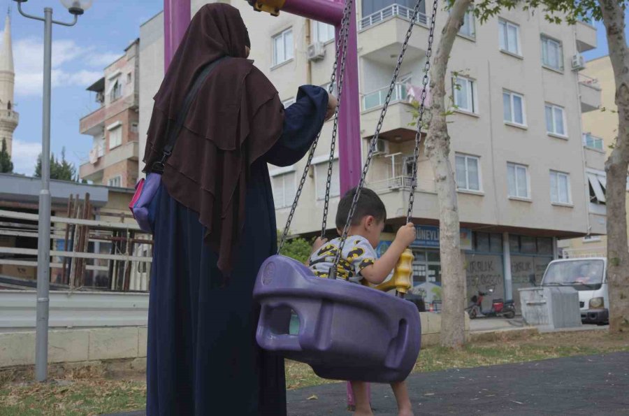 Mersin’de Bir Kadın, Çocuklarının Önünde Darbedildi