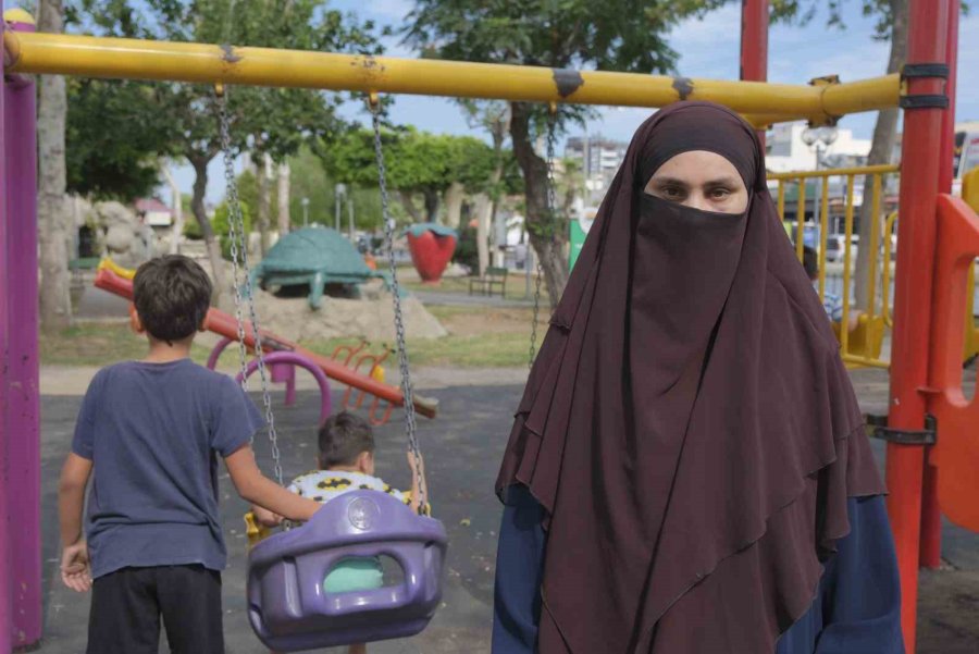 Mersin’de Bir Kadın, Çocuklarının Önünde Darbedildi
