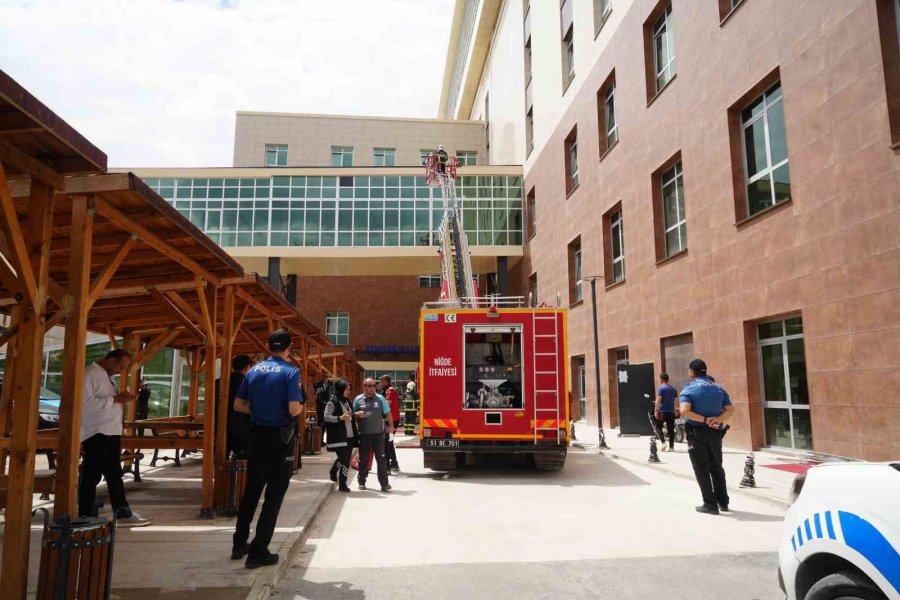 Niğde Eğitim Ve Araştırma Hastanesi’nde Gerçeğini Aratmayan Yangın Ve Kbrn Tatbikatı