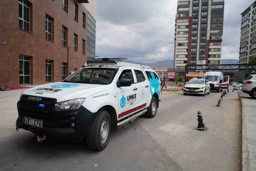 Niğde Eğitim Ve Araştırma Hastanesi’nde Gerçeğini Aratmayan Yangın Ve Kbrn Tatbikatı