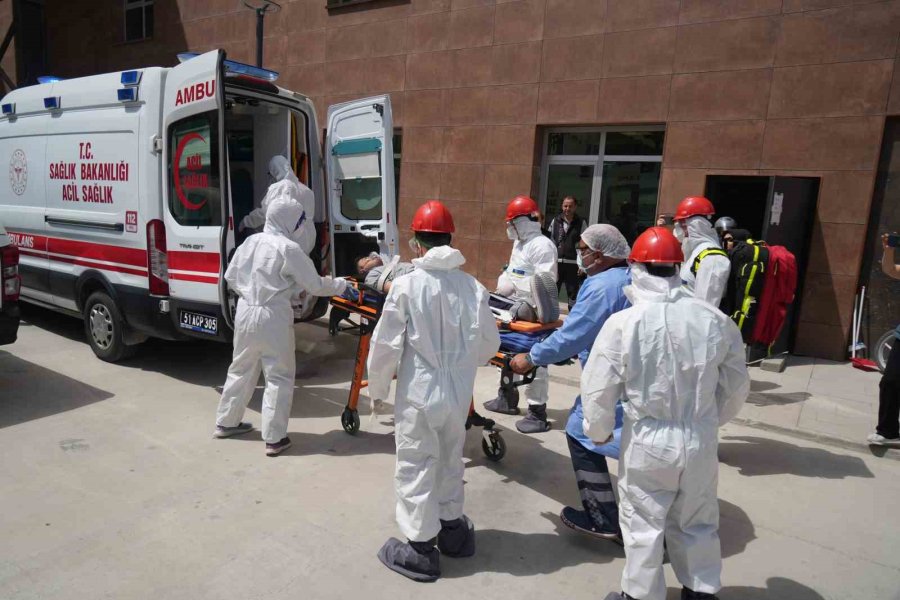 Niğde Eğitim Ve Araştırma Hastanesi’nde Gerçeğini Aratmayan Yangın Ve Kbrn Tatbikatı