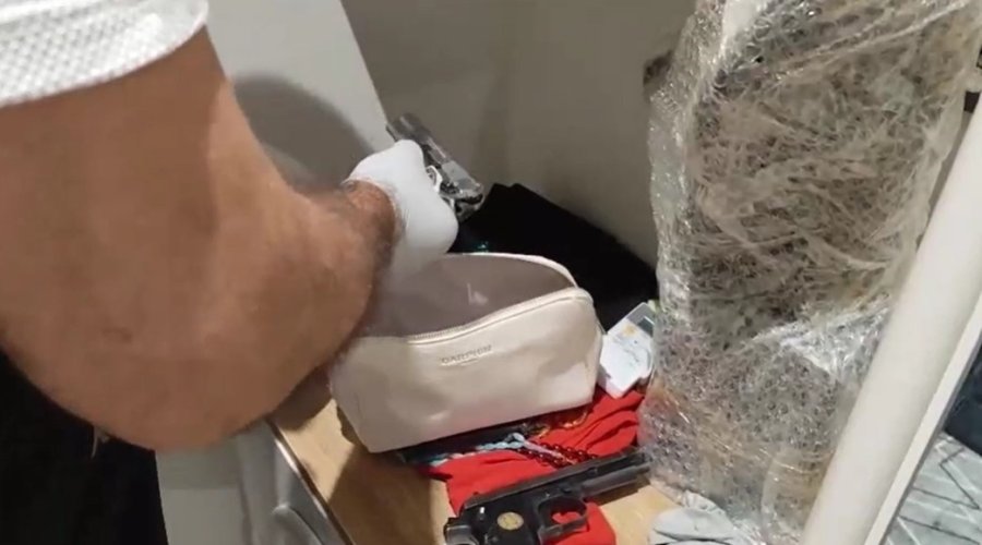 Antalya Emniyeti Zehir Tacirlerine Geçit Vermedi: 16 Kilo Uyuşturucu Ve 5 Silah Ele Geçirildi