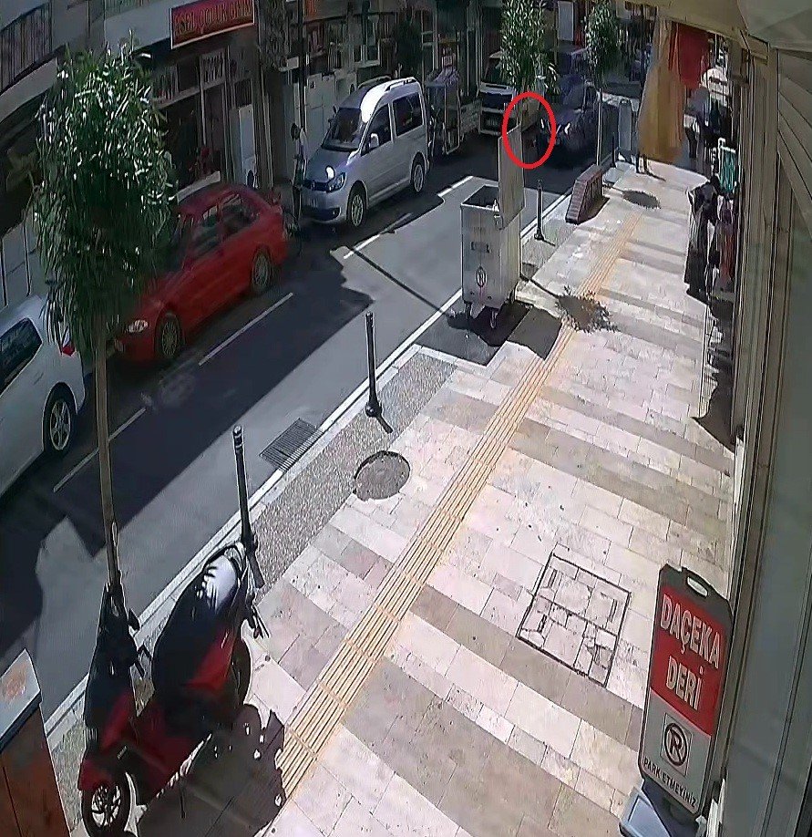 Yola Fırlayıp Otomobile Yandan Çarpan 3 Yaşındaki Çocuk Yaralandı