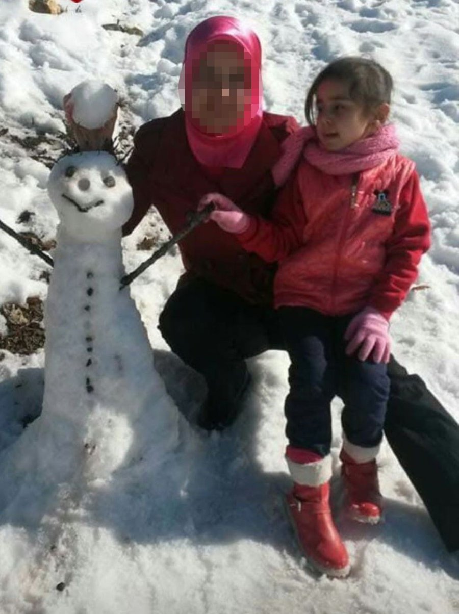 Acı Olay: Anne Ve Oğlu Kanlar İçinde Bulundu, Hastaneye Kaldırıldı