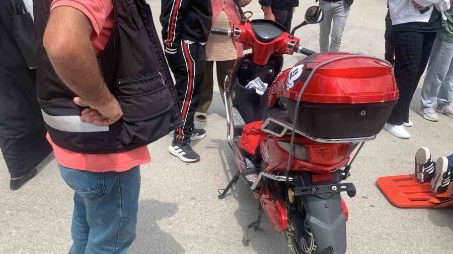 Karaman’da Kepçe İle Çarpışan Elektrikli Bisikletli Çocuk Yaralandı