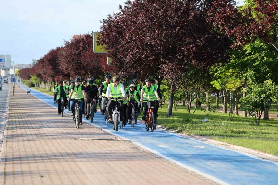 Başkan Altay, Dünya Bisiklet Günü’nde Bisikletseverlerle Pedal Çevirdi