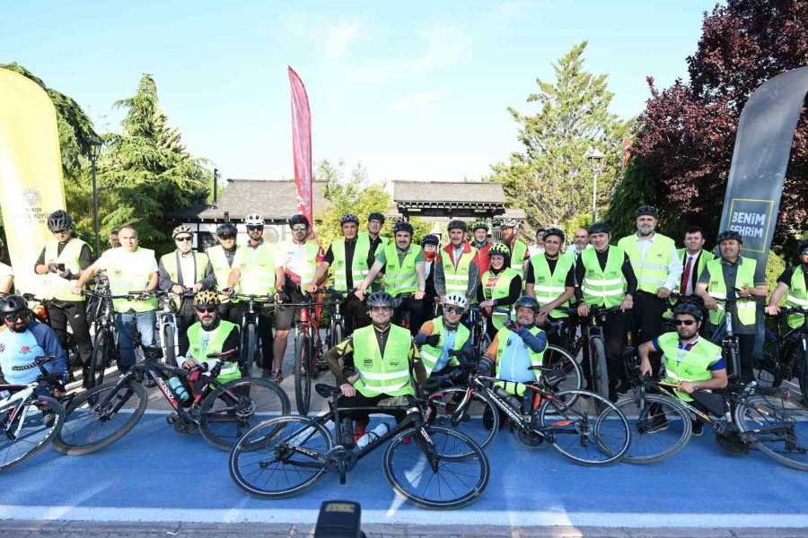 Başkan Altay, Dünya Bisiklet Günü’nde Bisikletseverlerle Pedal Çevirdi