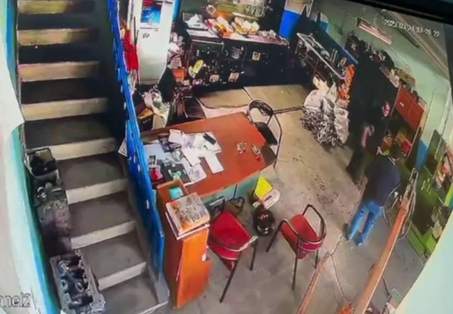 İki Esnafın Kavgasında Çekiçli Saldırı Kamerada