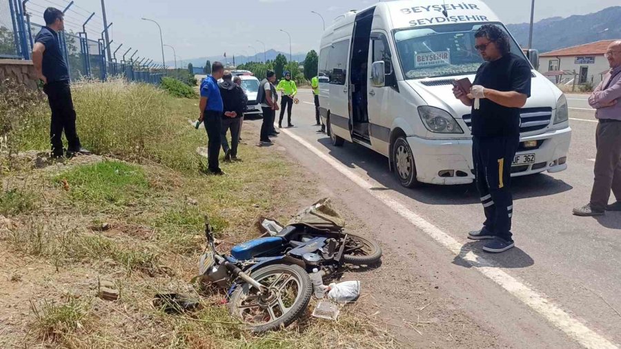 Seydişehir’de Minibüsle Çarpışan Motosikletli Yaralandı