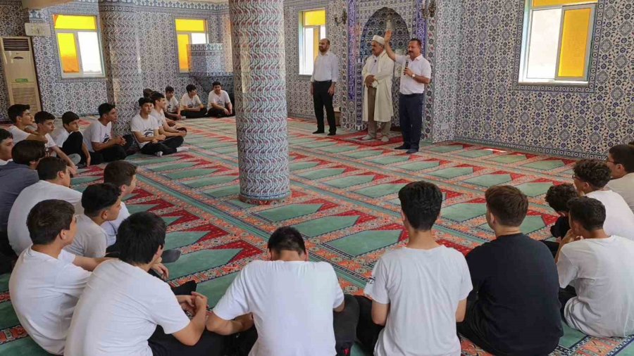 Anamur’da Gençler Camilerde Buluştu