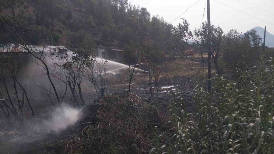 Mersin’de Tarım Arazisinde Çıkan Yangın Korkuttu