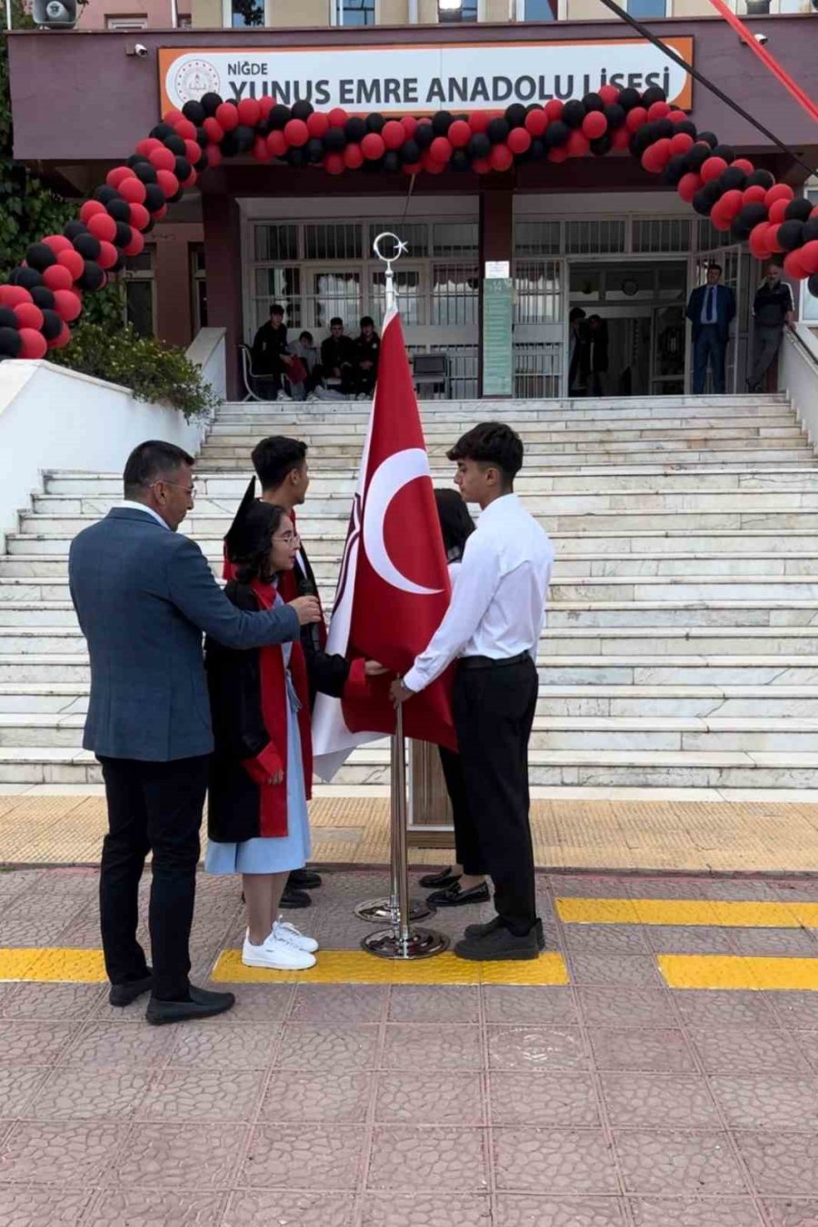 Yunus Emre Anadolu Lisesi, Mezunlarını Görkemli Bir Törenle Uğurladı