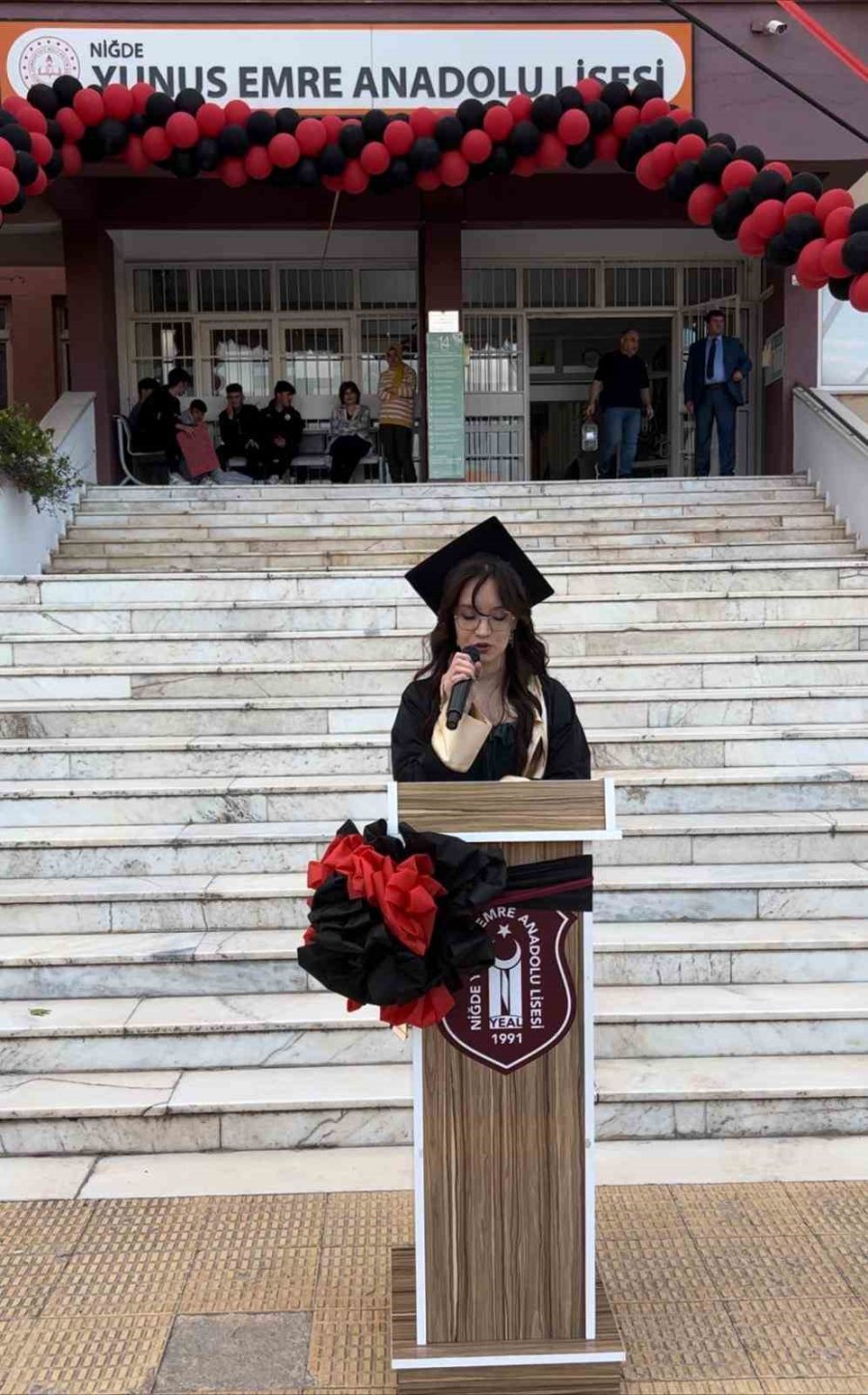 Yunus Emre Anadolu Lisesi, Mezunlarını Görkemli Bir Törenle Uğurladı