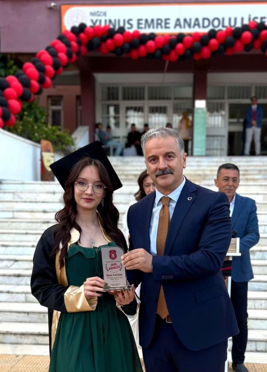 Yunus Emre Anadolu Lisesi, Mezunlarını Görkemli Bir Törenle Uğurladı