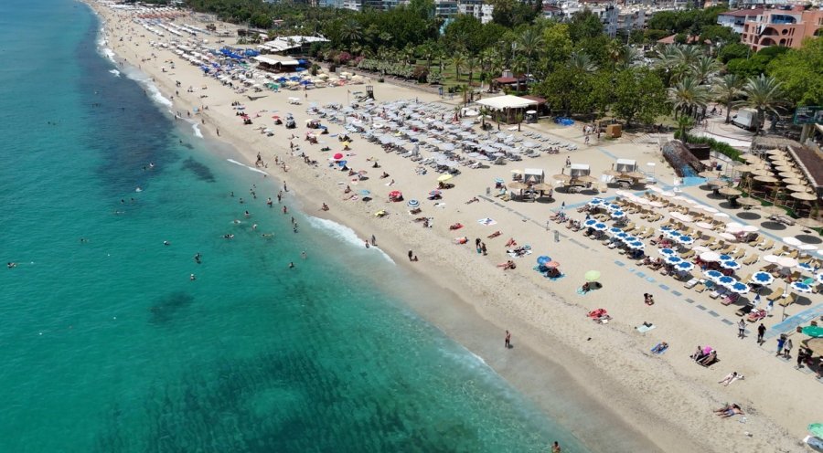 Alanya Sahillerinde Bayram Yoğunluğu