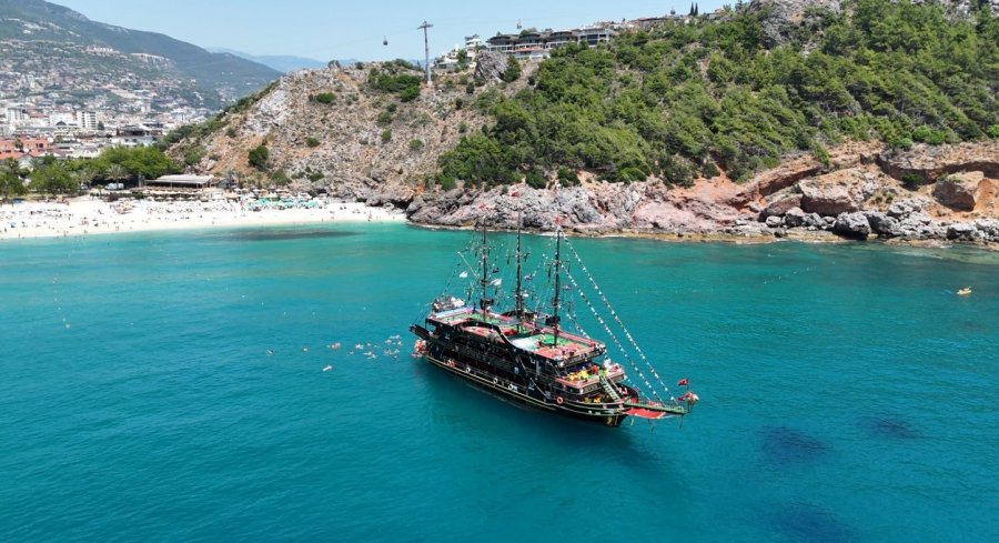 Alanya Sahillerinde Bayram Yoğunluğu