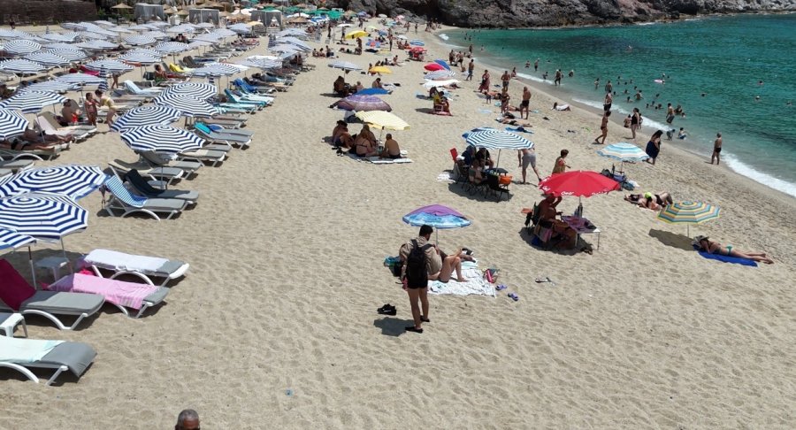 Alanya Sahillerinde Bayram Yoğunluğu