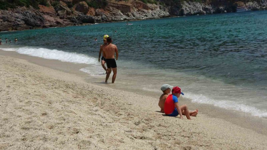 Alanya Sahillerinde Bayram Yoğunluğu