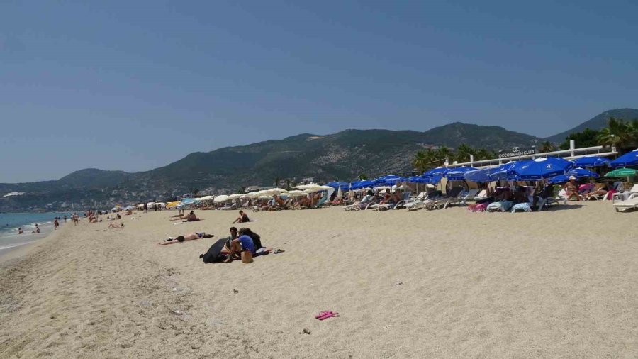 Alanya Sahillerinde Bayram Yoğunluğu