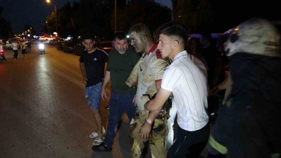 Yolcu Minibüsü Alev Alev Yandı, Yangına Müdahale Etmeye Çalışan Sürücü Yaralandı