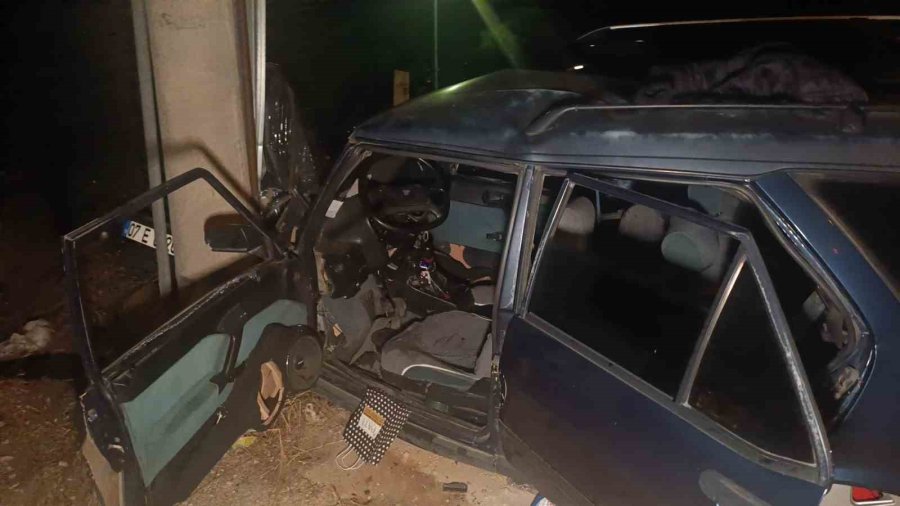 Tur Aracıyla Çarpışan Tofaş’taki 3 Kişi Yaralandı