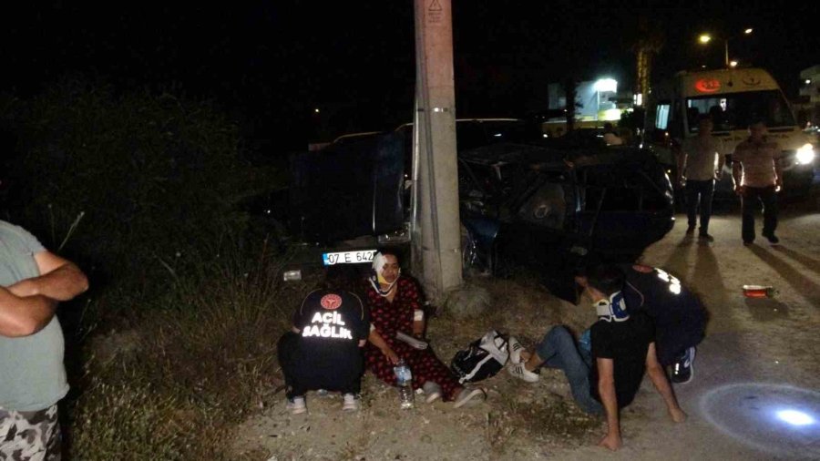 Tur Aracıyla Çarpışan Tofaş’taki 3 Kişi Yaralandı