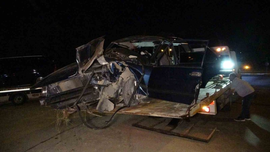 Tur Aracıyla Çarpışan Tofaş’taki 3 Kişi Yaralandı