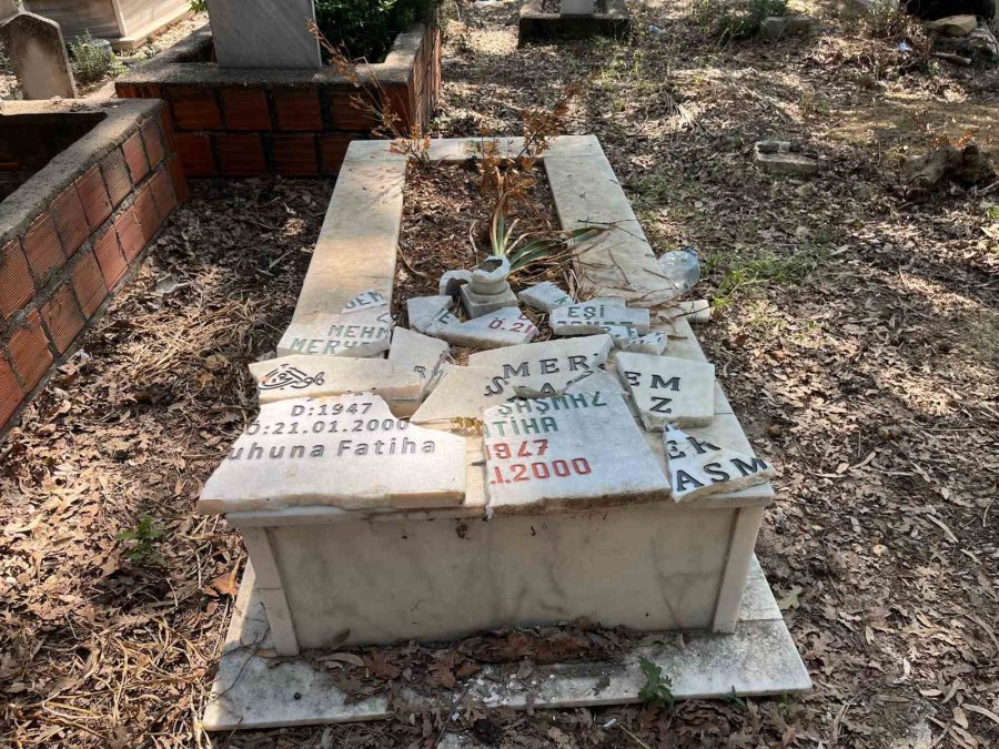 Bayram Arifesinde Mezarlığa Gelen Vatandaşlar Hayatlarının Şokunu Yaşadı