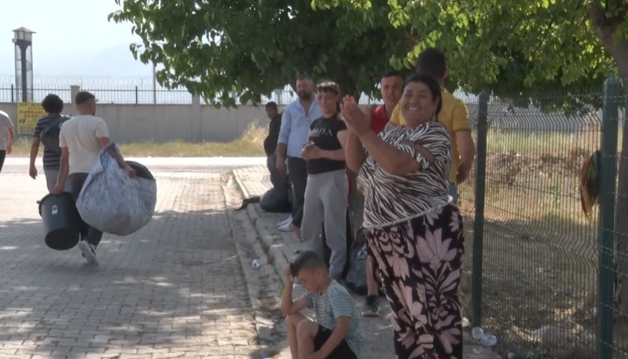 Antalya’da Tahliye Edilen Kadın Mahkum Doğum Gününde Özgürlüğüne Kavuştu, Çifte Bayram Yaşandı