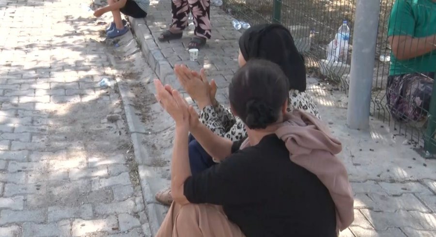 Antalya’da Tahliye Edilen Kadın Mahkum Doğum Gününde Özgürlüğüne Kavuştu, Çifte Bayram Yaşandı