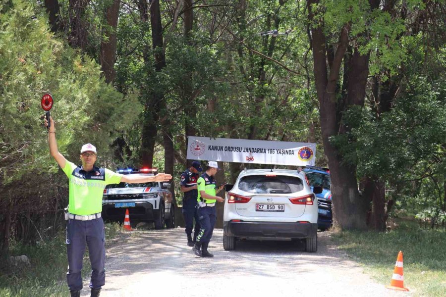 Karaman’da Jandarma Ekiplerinden Bayram Denetimi