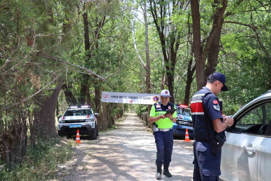 Karaman’da Jandarma Ekiplerinden Bayram Denetimi