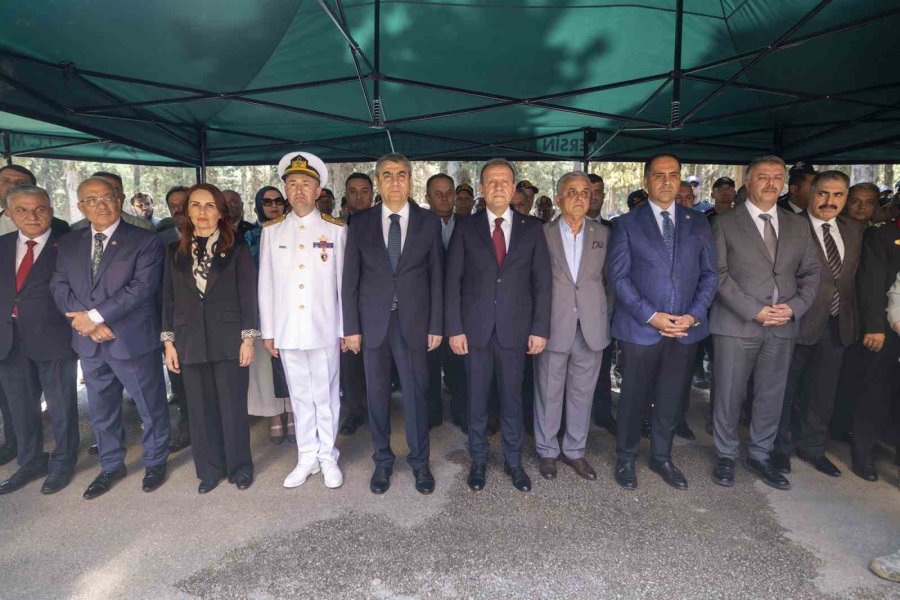 Başkan Seçer, Şehitliği Ziyaret Etti, Protokolle Bayramlaştı