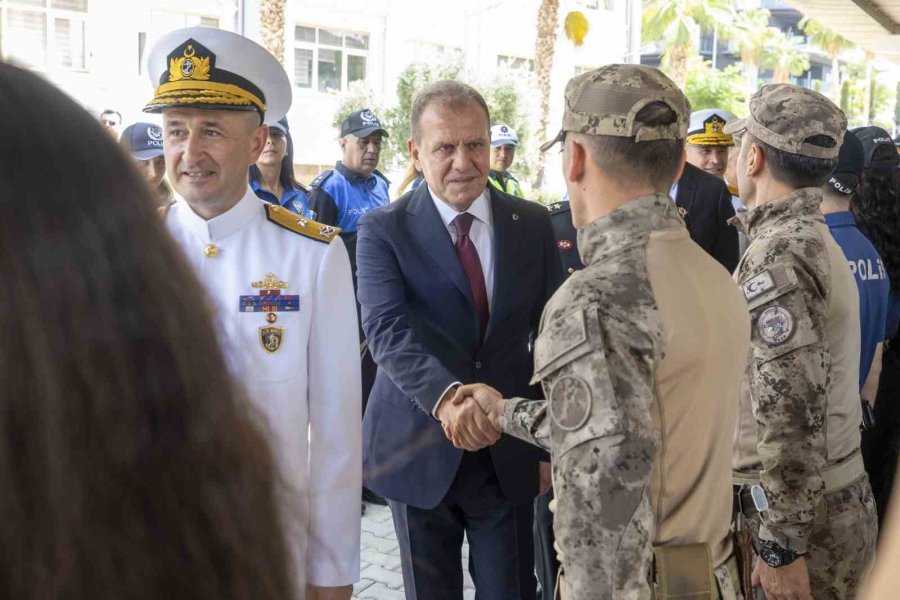 Başkan Seçer, Şehitliği Ziyaret Etti, Protokolle Bayramlaştı