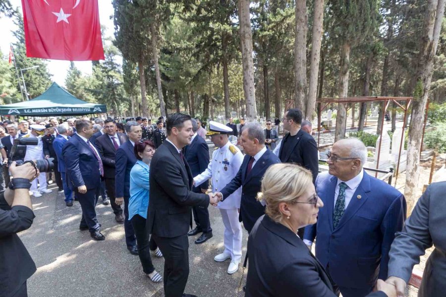 Başkan Seçer, Şehitliği Ziyaret Etti, Protokolle Bayramlaştı