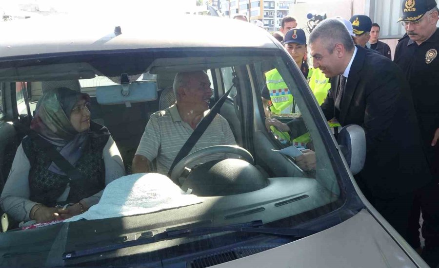 Vali Yolcuları Tebrik Etti, Ceza Yiyen Otobüsün Sürücüsünü Uyardı