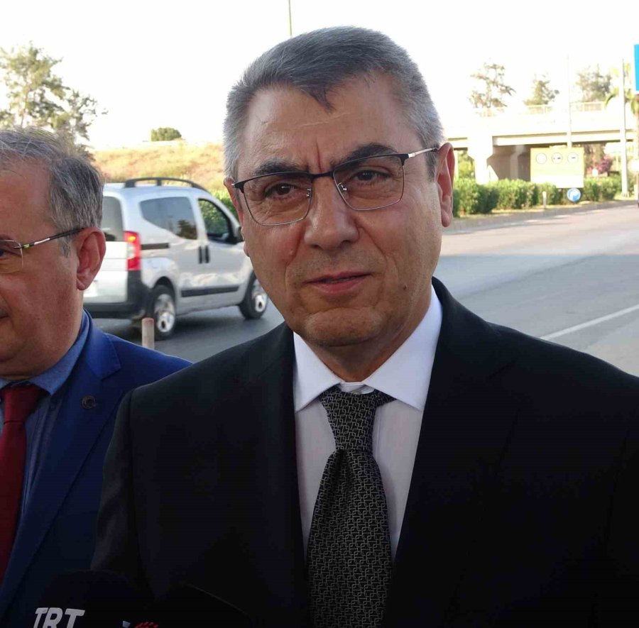 Vali Yolcuları Tebrik Etti, Ceza Yiyen Otobüsün Sürücüsünü Uyardı